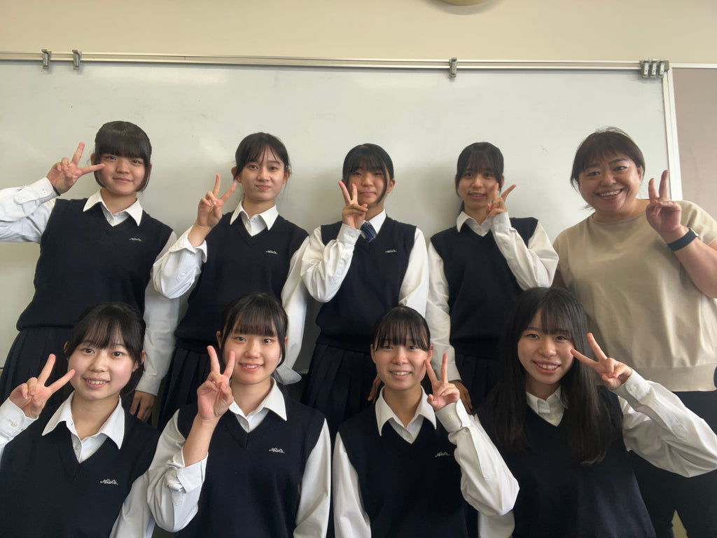 愛知商業高等学校手帳制作プロジェクト～私たちのモノづくり～事務科３年生４チーム８名が参加。初回8月28日（月）は伊藤手帳小牧工場見学で手帳の製造工程を学びます